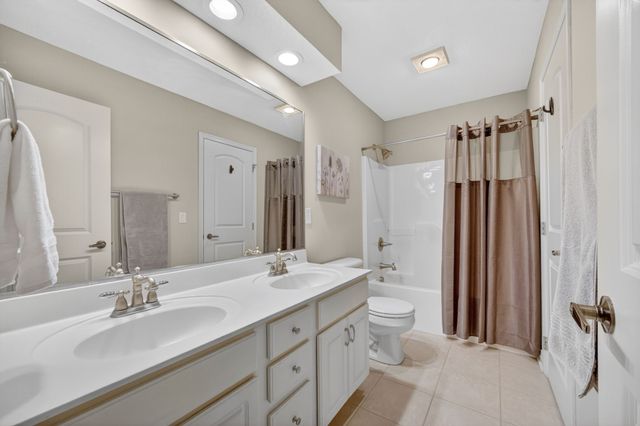 16002 Tanglewood Drive, Urbandale, IA 50323