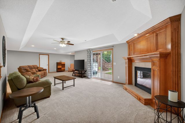 16002 Tanglewood Drive, Urbandale, IA 50323