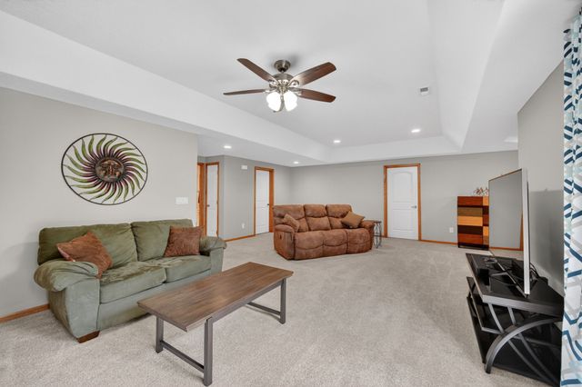 16002 Tanglewood Drive, Urbandale, IA 50323