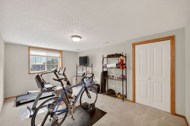 16002 Tanglewood Drive, Urbandale, IA 50323
