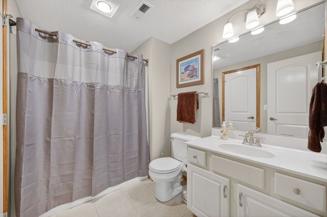 16002 Tanglewood Drive, Urbandale, IA 50323
