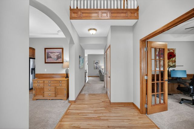 16002 Tanglewood Drive, Urbandale, IA 50323