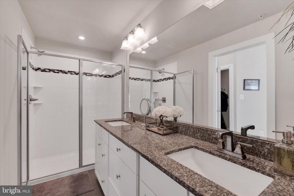 Image 11 of property listing at 6018 LEBEN DR, Frederick, MD 21703