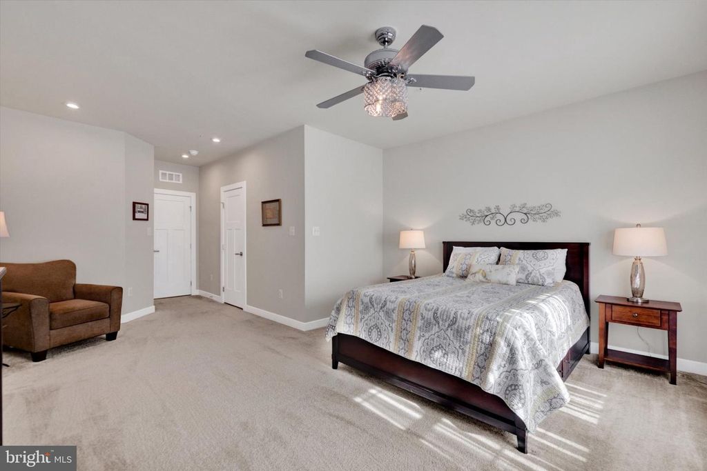 Image 13 of property listing at 6018 LEBEN DR, Frederick, MD 21703