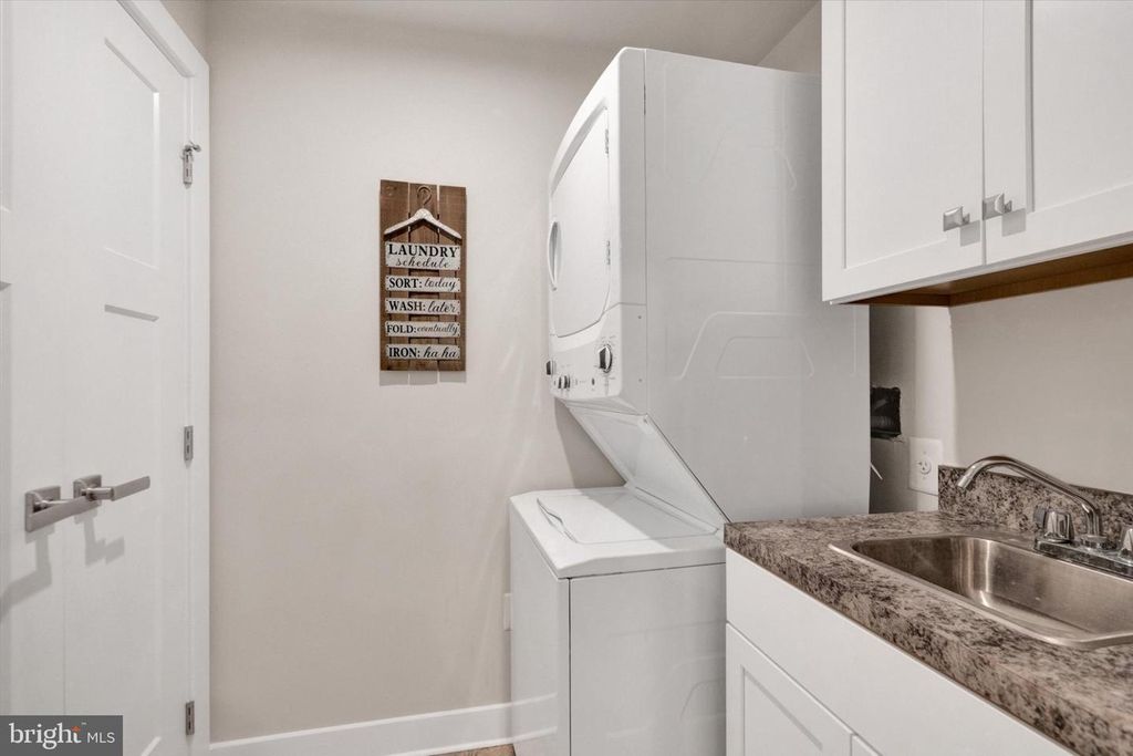 Image 14 of property listing at 6018 LEBEN DR, Frederick, MD 21703