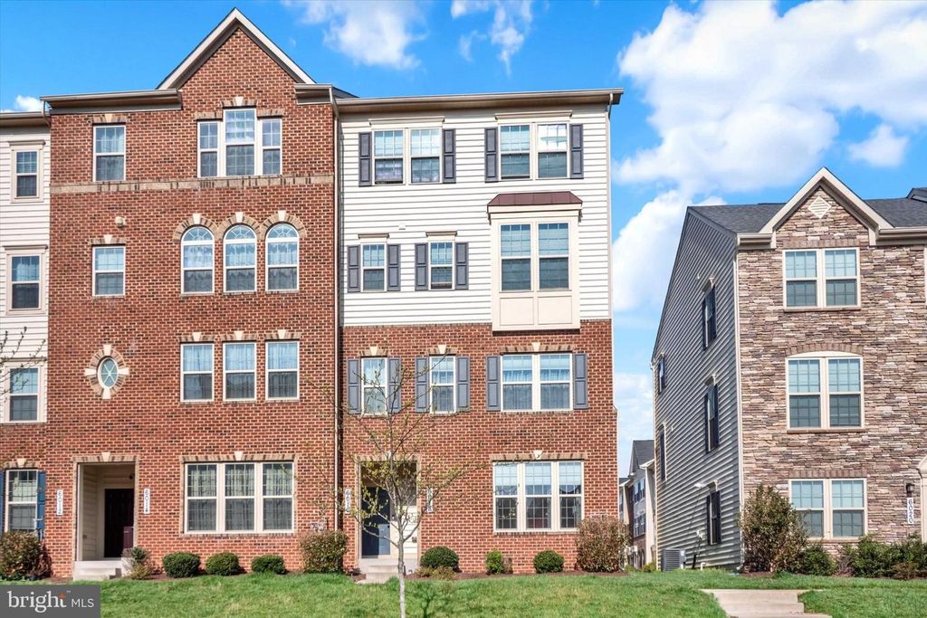 Image 2 of property listing at 6018 LEBEN DR, Frederick, MD 21703