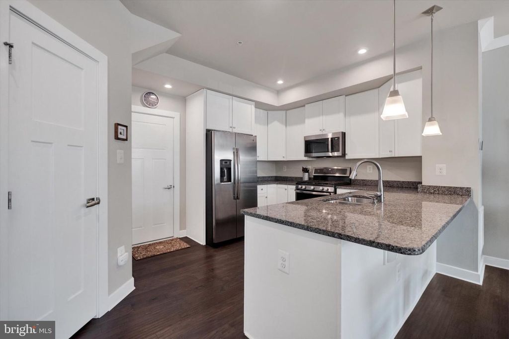 Image 25 of property listing at 6018 LEBEN DR, Frederick, MD 21703