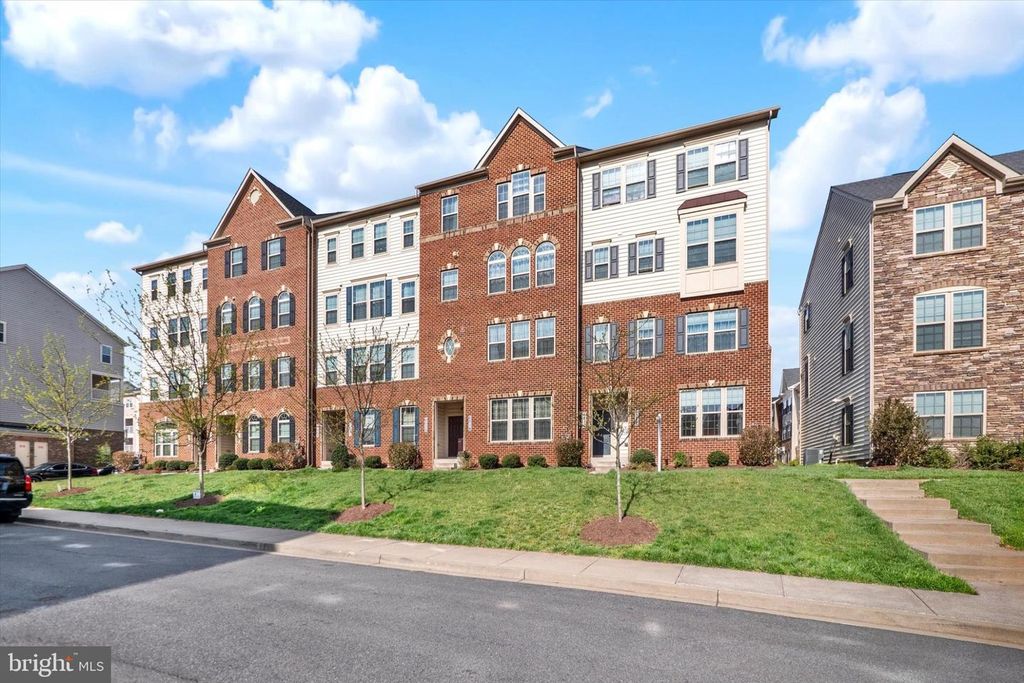 Image 3 of property listing at 6018 LEBEN DR, Frederick, MD 21703