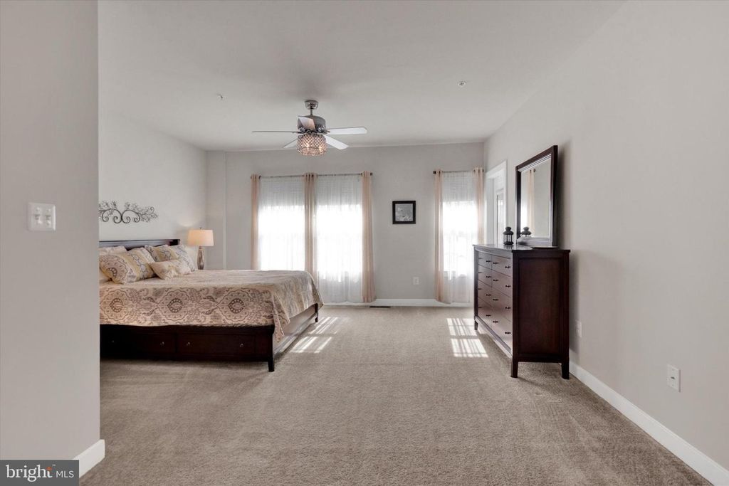 Image 5 of property listing at 6018 LEBEN DR, Frederick, MD 21703