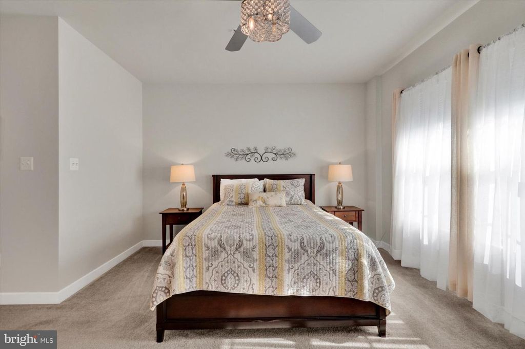 Image 6 of property listing at 6018 LEBEN DR, Frederick, MD 21703