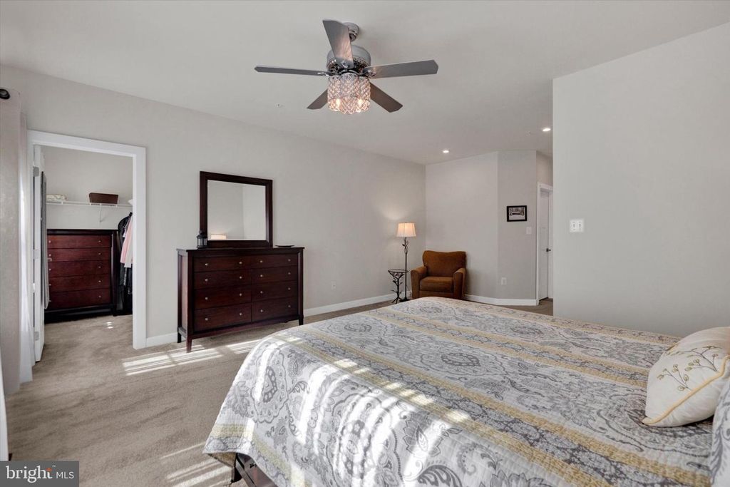 Image 8 of property listing at 6018 LEBEN DR, Frederick, MD 21703