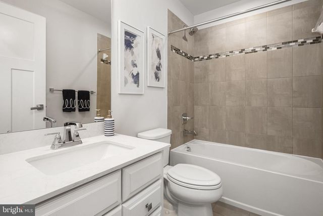 20 SHERMAN ALY, West Chester, PA 19382
