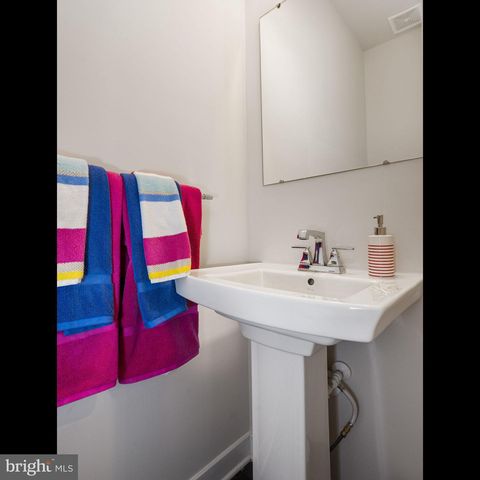 20 SHERMAN ALY, West Chester, PA 19382