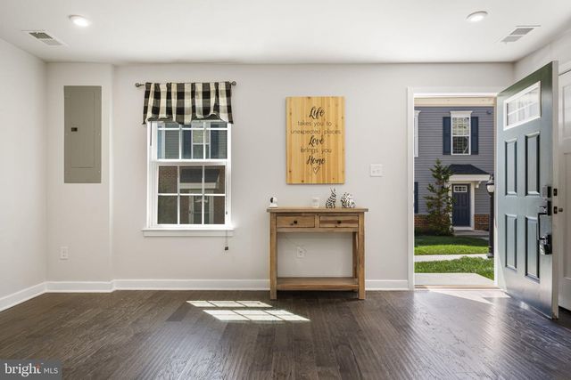 20 SHERMAN ALY, West Chester, PA 19382