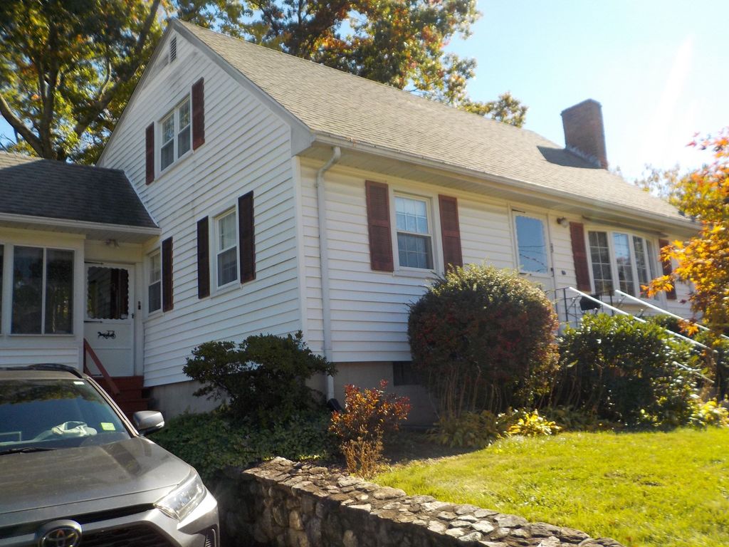 25 Valleyview, Bellingham, MA 02019