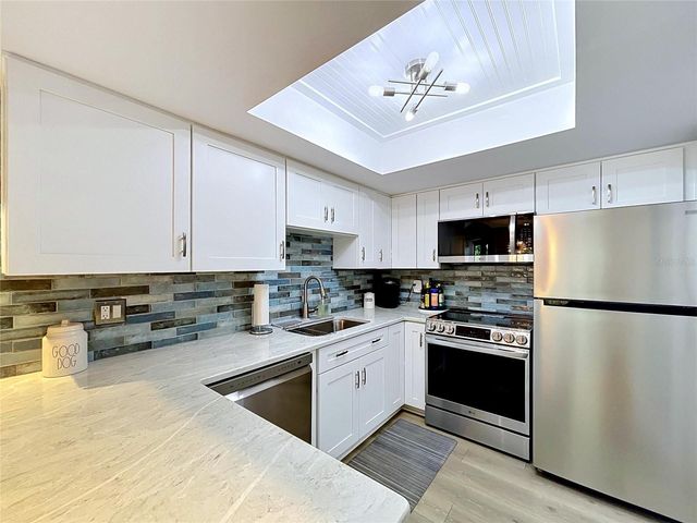 1006 LENNOX ROAD W 1006, Palm Harbor, FL 34683