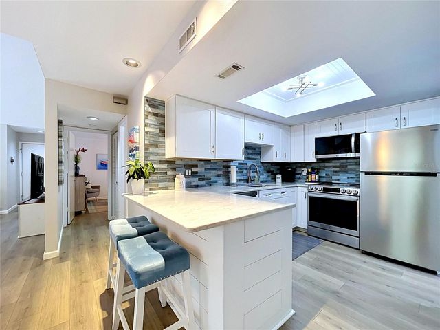 1006 LENNOX ROAD W 1006, Palm Harbor, FL 34683