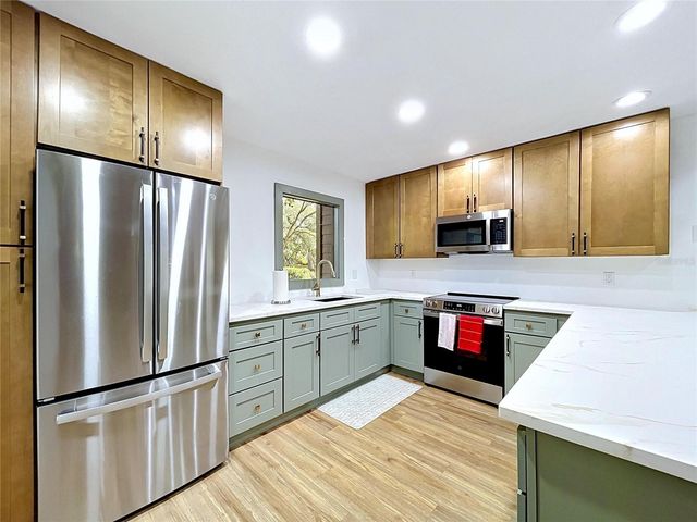 1006 LENNOX ROAD W 1006, Palm Harbor, FL 34683