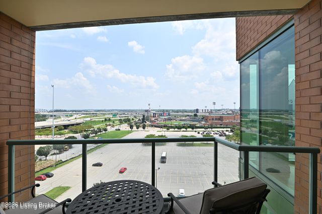 222 E Witherspoon St 703, Louisville, KY 40202