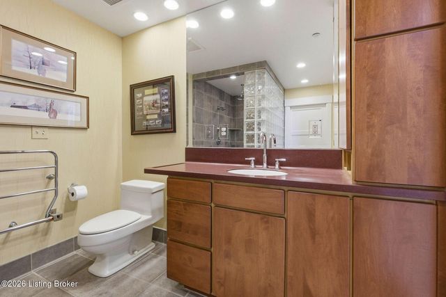 222 E Witherspoon St 703, Louisville, KY 40202