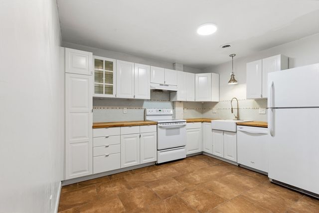 96 Old Colony Ave 234, Taunton, MA 02718