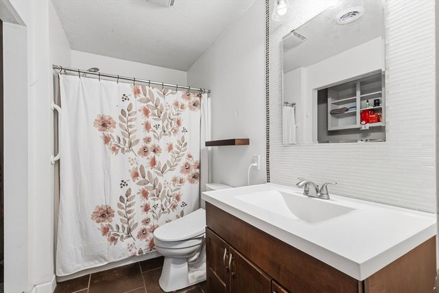 96 Old Colony Ave 234, Taunton, MA 02718