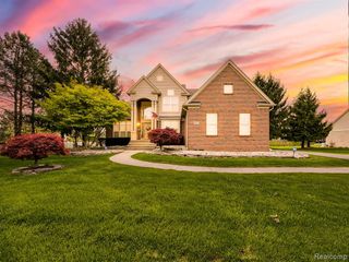 5221 Sandlewood Drive, Commerce Twp, MI 48382