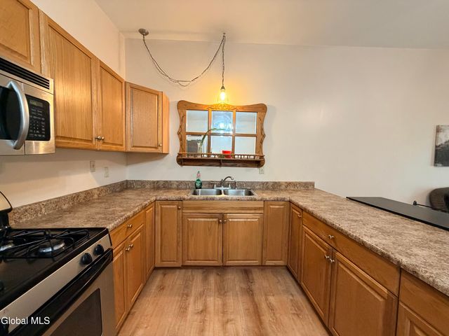 15 Henrietta Street, Amsterdam, NY 12010