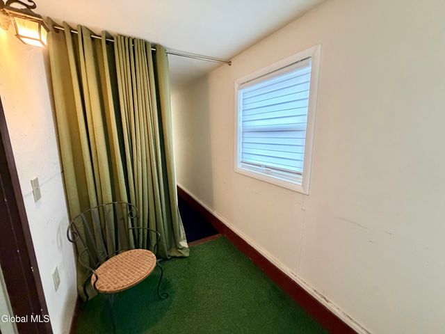 15 Henrietta Street, Amsterdam, NY 12010