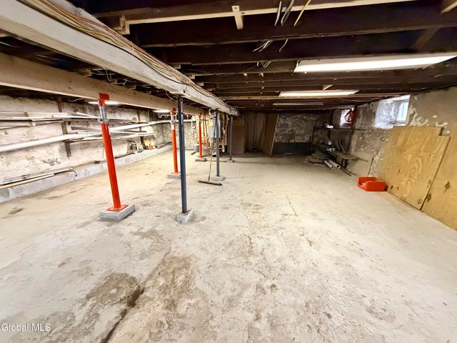 15 Henrietta Street, Amsterdam, NY 12010