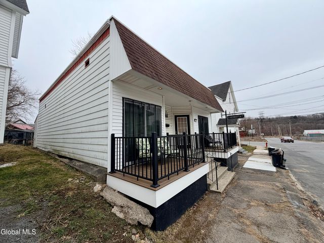 15 Henrietta Street, Amsterdam, NY 12010