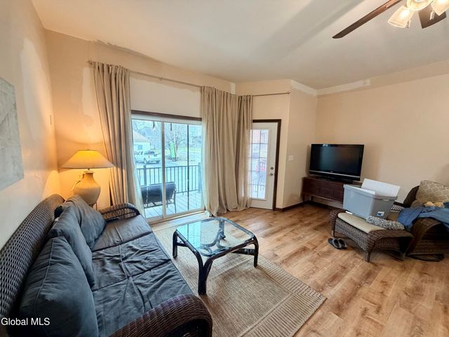 15 Henrietta Street, Amsterdam, NY 12010