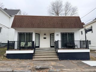 15 Henrietta Street, Amsterdam, NY 12010