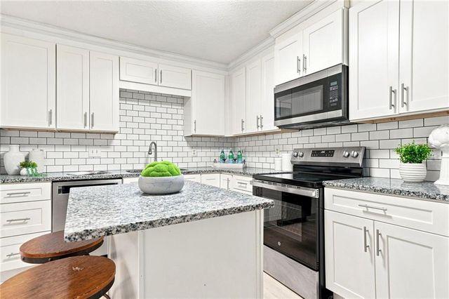 333 Farm Place Court NE, Woodstock, GA 30188