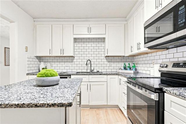 333 Farm Place Court NE, Woodstock, GA 30188