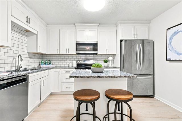 333 Farm Place Court NE, Woodstock, GA 30188