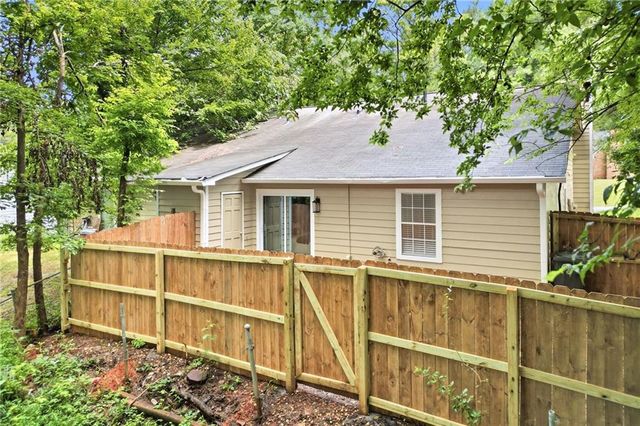 333 Farm Place Court NE, Woodstock, GA 30188