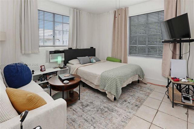 1563 SW 2nd St, Miami, FL 33135