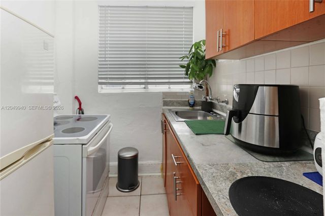 1563 SW 2nd St, Miami, FL 33135