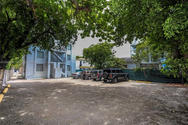 1563 SW 2nd St, Miami, FL 33135