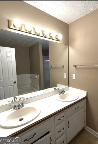 4034 Robin Circle, Atlanta, GA 30349