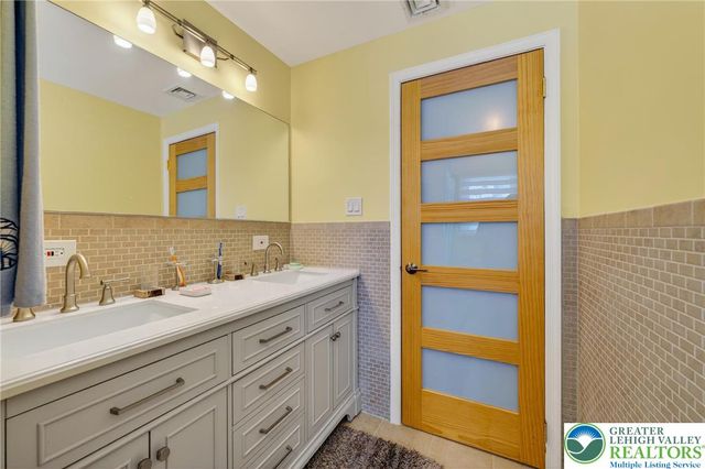 2607 Swanson Street, Palmer Twp, PA 18045