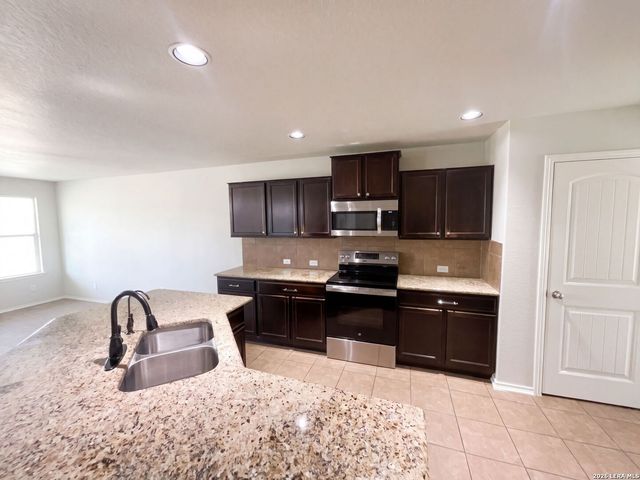 11503 N Peak, San Antonio, TX 78245