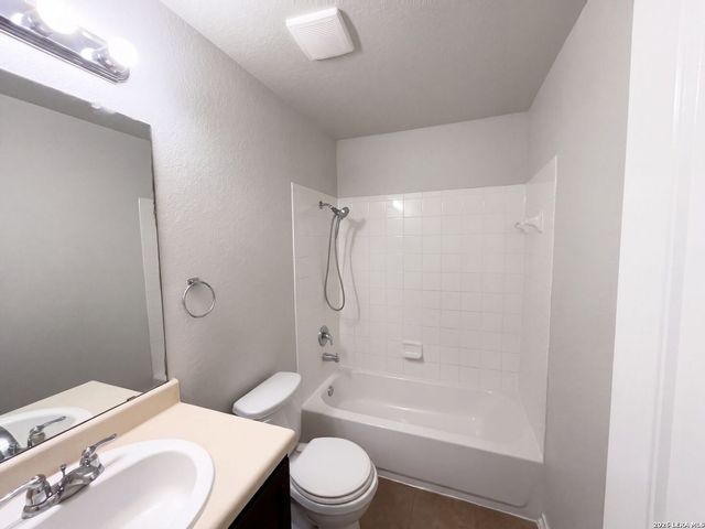 11503 N Peak, San Antonio, TX 78245