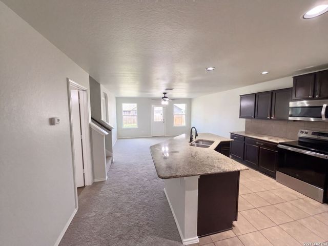 11503 N Peak, San Antonio, TX 78245