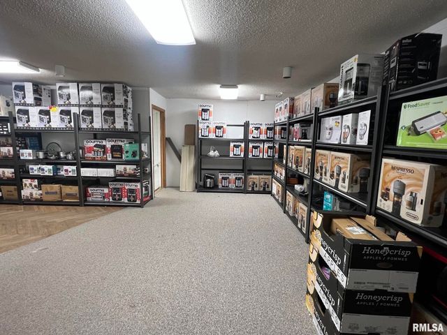 1323 11TH Street, De Witt, IA 52742