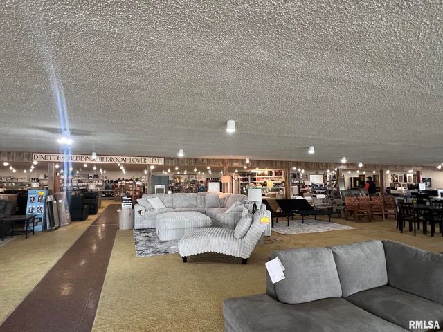 1323 11TH Street, De Witt, IA 52742