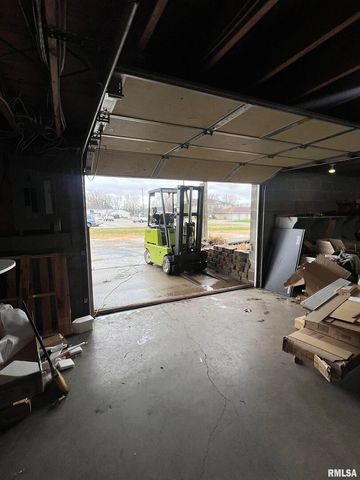 1323 11TH Street, De Witt, IA 52742