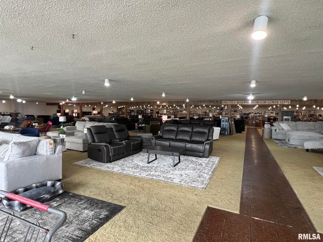 1323 11TH Street, De Witt, IA 52742