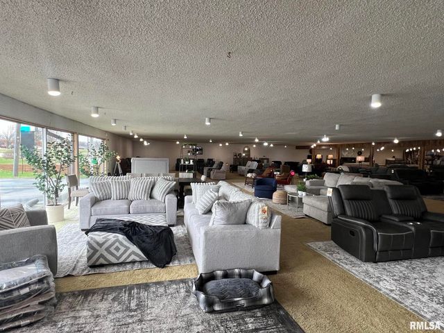 1323 11TH Street, De Witt, IA 52742